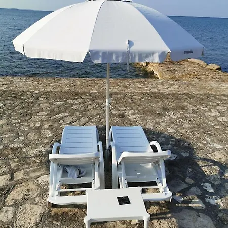 Stella With Terrace By The Sea & Park Apartman